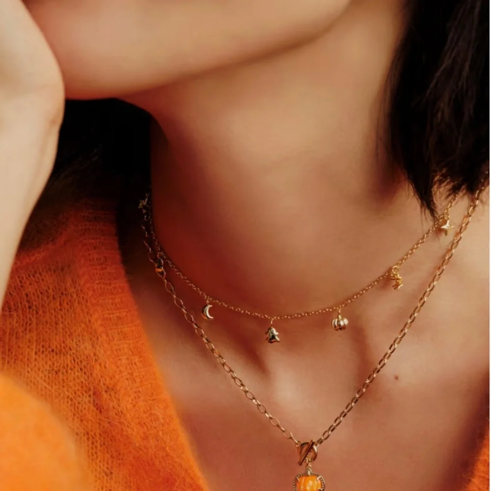 Kendra Scott Pumpkin Gold Link and Chain Necklace in Orange Mother-of-Pearl - Picture 5 of 7